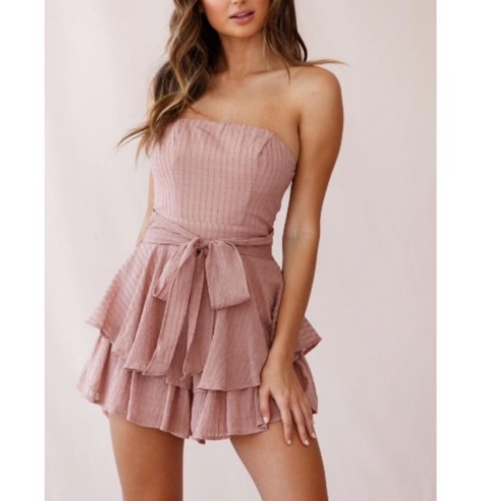 SELFIE LESLIE Pink strapless romper!